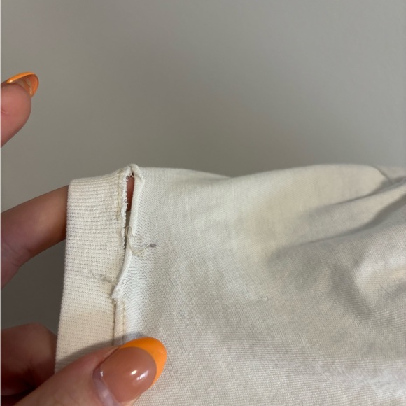 Hollister Off-White Baby Tee - Picture 5 of 7